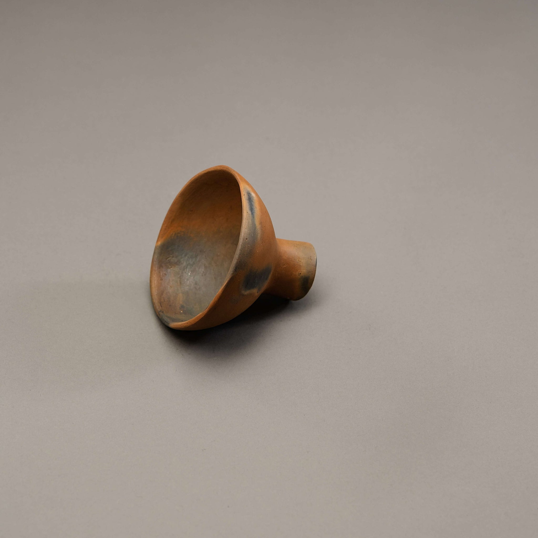 A small Pai Pai footed vessel, side profile.