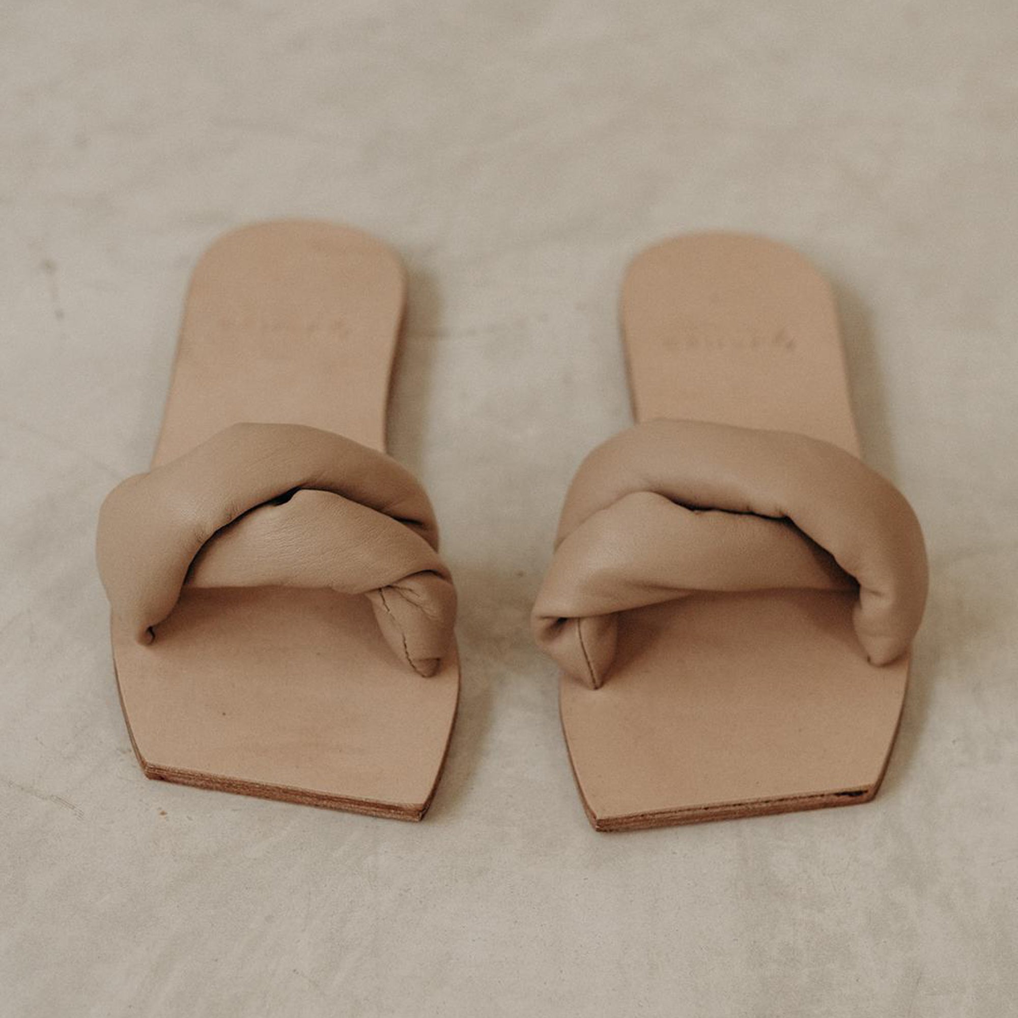 Padded Liora nude leather sandal by James.